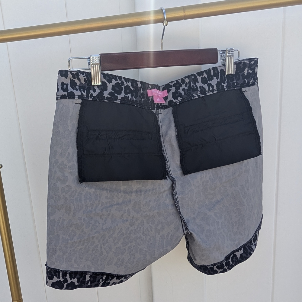 Isaac Mizrahi Women's Black and Gray Leopard Print Shorts - Picture 4 of 5